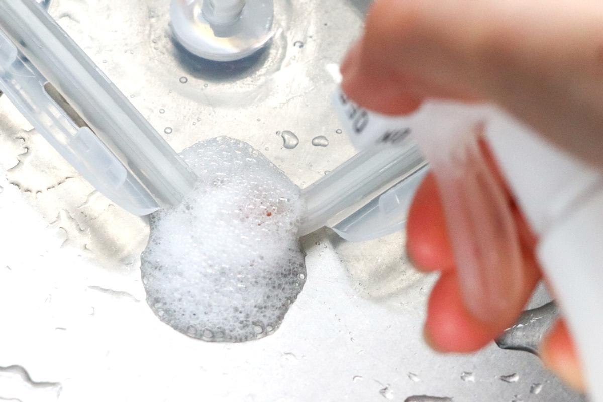 不刷也能乾淨!日本人氣「洗碗噴霧泡」對付油鍋與難洗容器超有感 不刷也能乾淨!日本人氣「洗碗噴霧泡」對付油鍋與難洗容器超有感