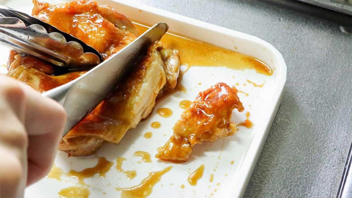 換了這款AUX「leye 防溢迷你砧板」後,料理後的清潔工作大大減少了! 換了這款AUX「leye 防溢迷你砧板」後,料理後的清潔工作大大減少了!