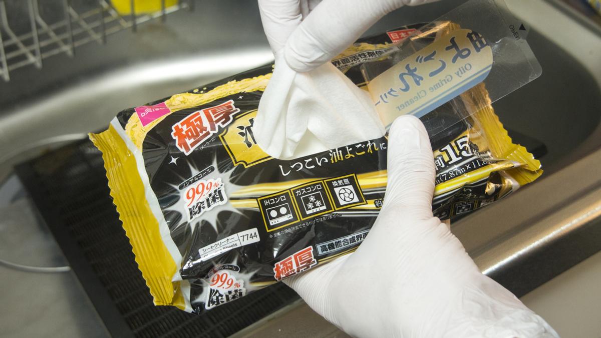 懶人好幫手!用DAISO大創「除菌清潔濕紙巾」就可輕鬆清潔廚房油污 懶人好幫手!用DAISO大創「除菌清潔濕紙巾」就可輕鬆清潔廚房油污