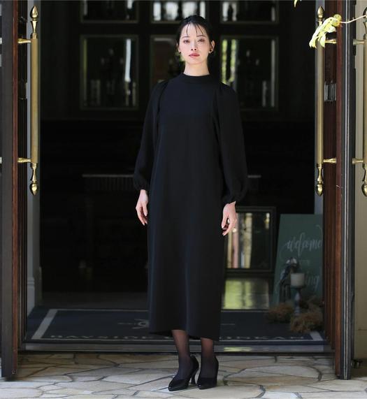 1着は備えておきたいフォーマルドレス。自宅で洗えて体型変化にも