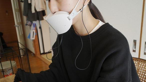 新幹線でも快適Web会議！マスク型ガジェット「SHIELD TALK」を使って