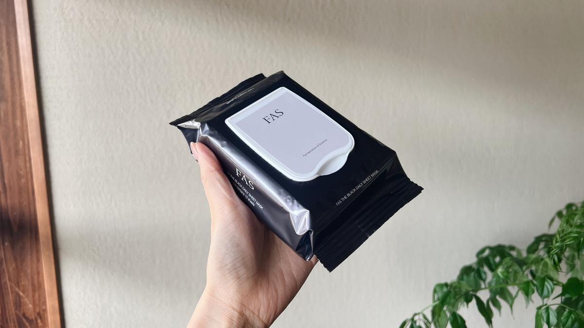 使用FAS黑色日常面膜，總是讓我原先乾燥的臉變得滋潤起來！