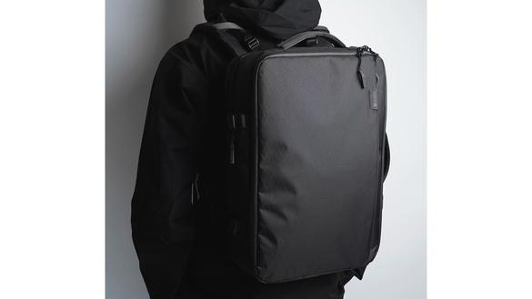 旅行からビジネスまで。耐久力と防水性能に優れたX-PACを全面採用した