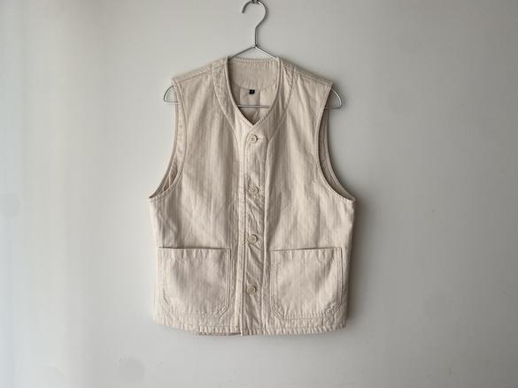 無印良品のベストが「この時季何着たらいいかわからない問題」の救世主 