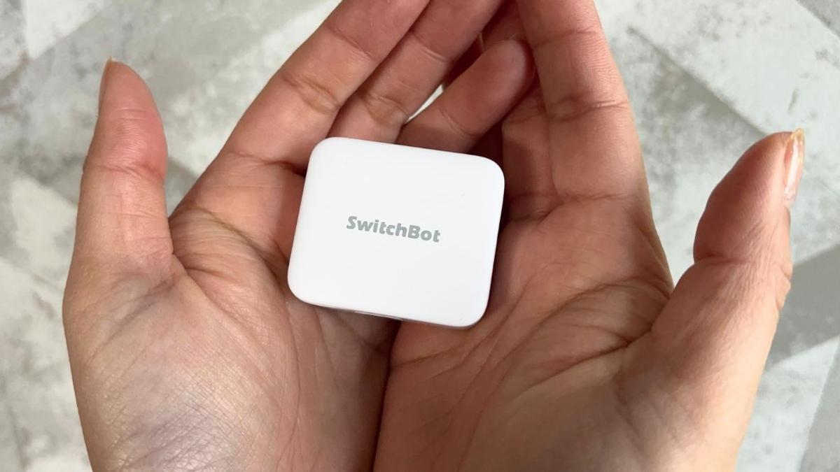 一招解決睡前困擾!SwitchBot「開關機器人」讓你不用離開溫暖被窩也能關燈 一招解決睡前困擾!SwitchBot「開關機器人」讓你不用離開溫暖被窩也能關燈