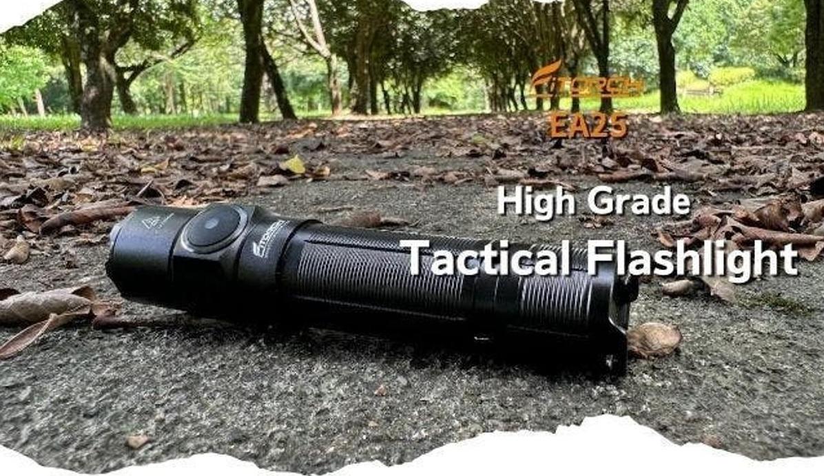 3000ルーメンの大光量なのにコンパクト。超高性能タクティカルライト