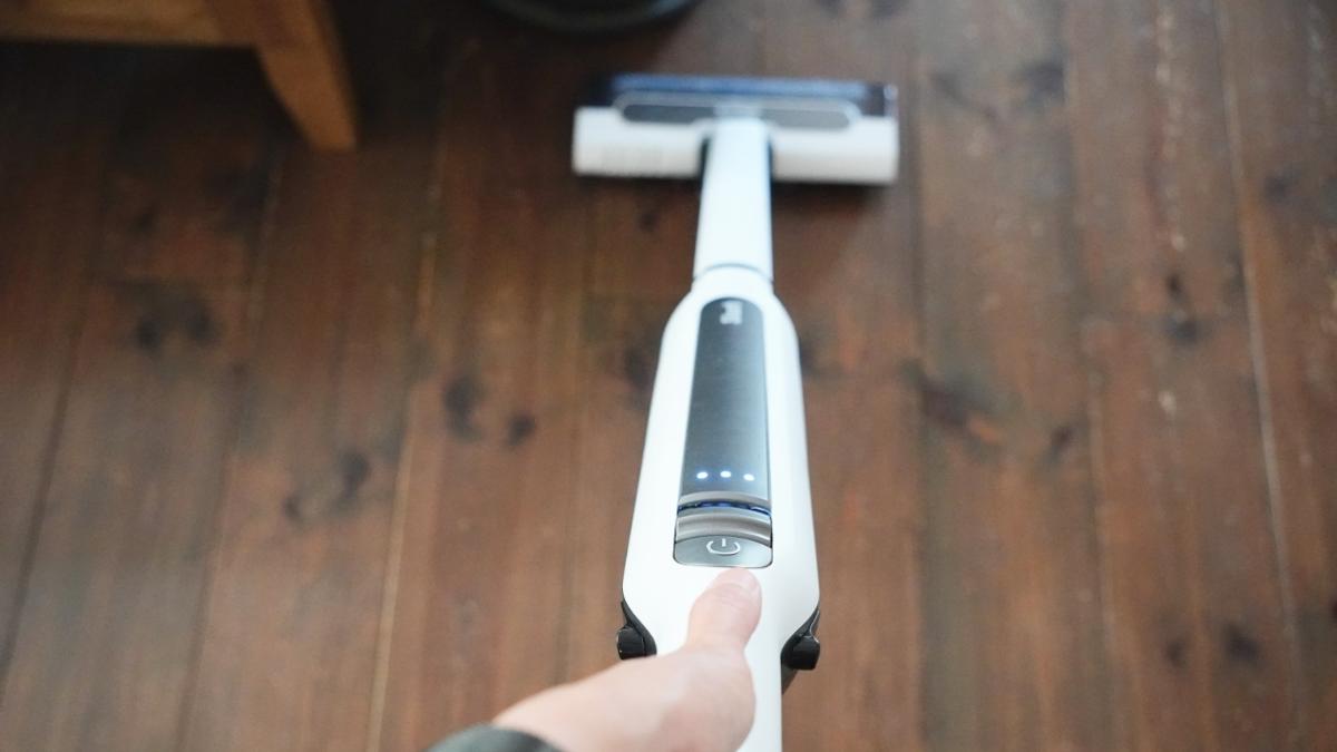 無需頻繁倒垃圾,Shark「EVOPOWER SYSTEM STD+無線吸塵器」自動集塵功能簡直是懶人福音! 無需頻繁倒垃圾,Shark「EVOPOWER SYSTEM STD+無線吸塵器」自動集塵功能簡直是懶人福音!