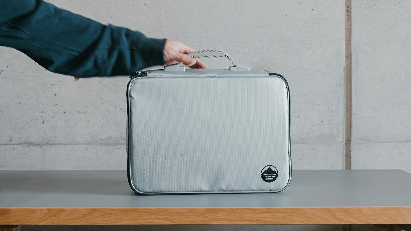 万が一の災害に向けて貴重品対策してる？ 金庫バッグという選択肢を覚えていて損はないかも