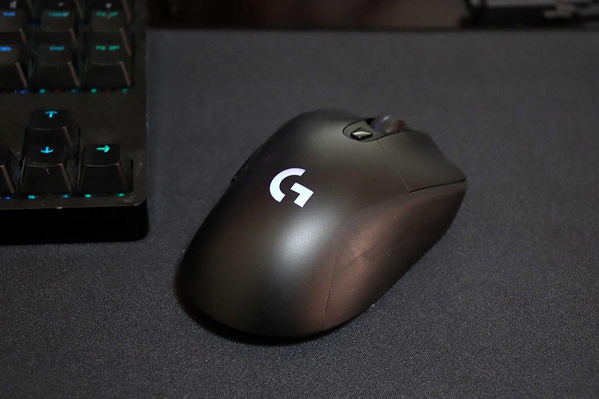 Logitech G703 無線滑鼠開箱:舒適握感+高效操作,編輯4年愛用不換 Logitech G703 無線滑鼠開箱:舒適握感+高效操作,編輯4年愛用不換