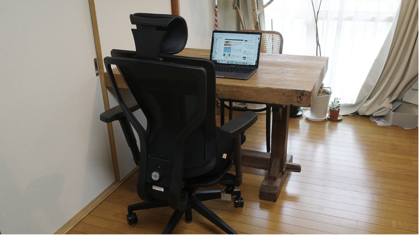 フリーランスの私の仕事デスク。無印良品なら「3万円以下」で作業