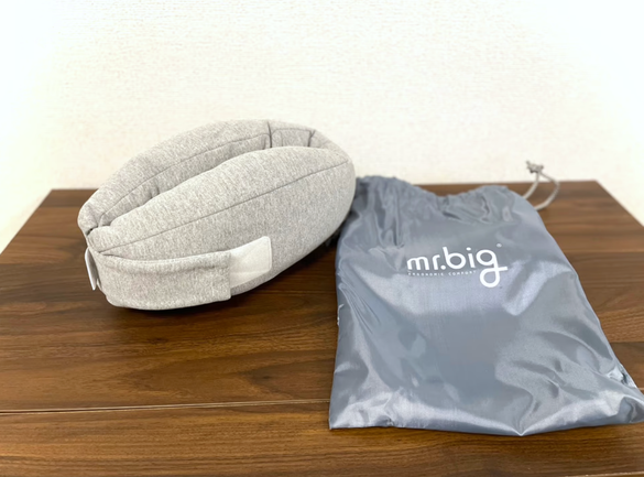 首をがっちり支えるから。機内や車での仮眠を劇的に快適にして