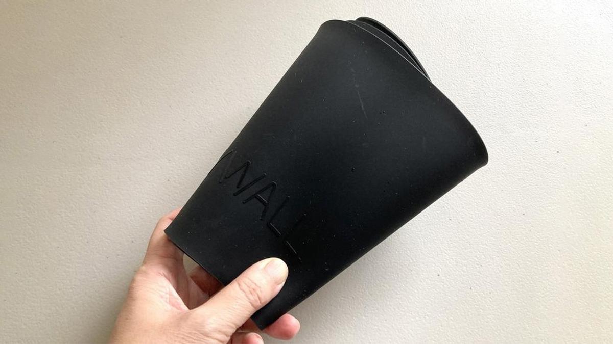 還在為煮菜時油經常噴濺出來而煩惱嗎?使用FRYWALL「防噴濺鍋邊護板」來減輕烹飪時的油濺問題 還在為煮菜時油經常噴濺出來而煩惱嗎?使用FRYWALL「防噴濺鍋邊護板」來減輕烹飪時的油濺問題