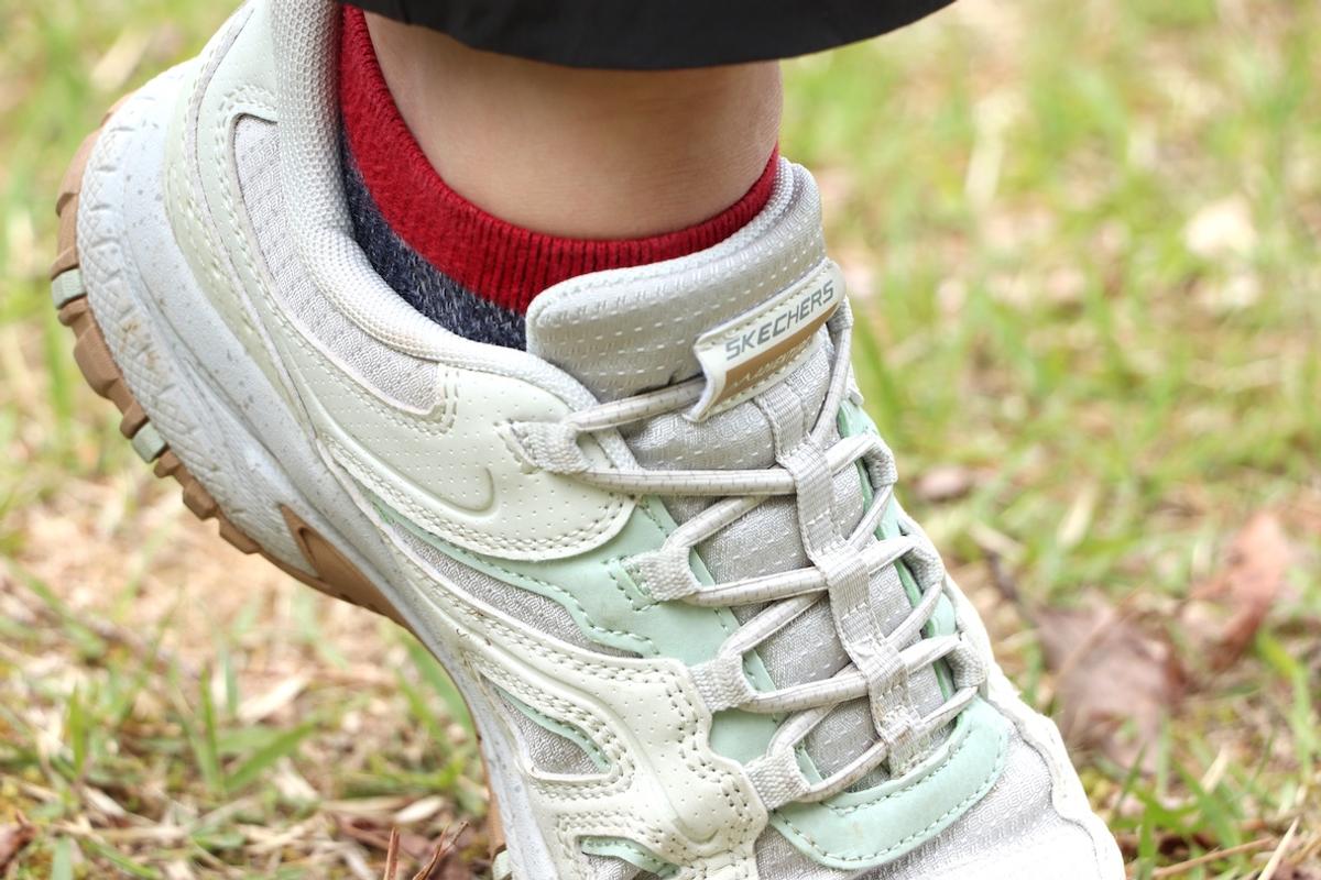 徒步旅行新手怎麼選鞋?Skechers「Hillcrest 健走鞋」輕量抓地不費力 徒步旅行新手怎麼選鞋?Skechers「Hillcrest 健走鞋」輕量抓地不費力