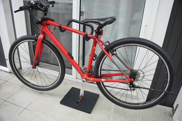山崎実業って自転車スタンドでスポーツバイクをカッコよく室内収納でき 