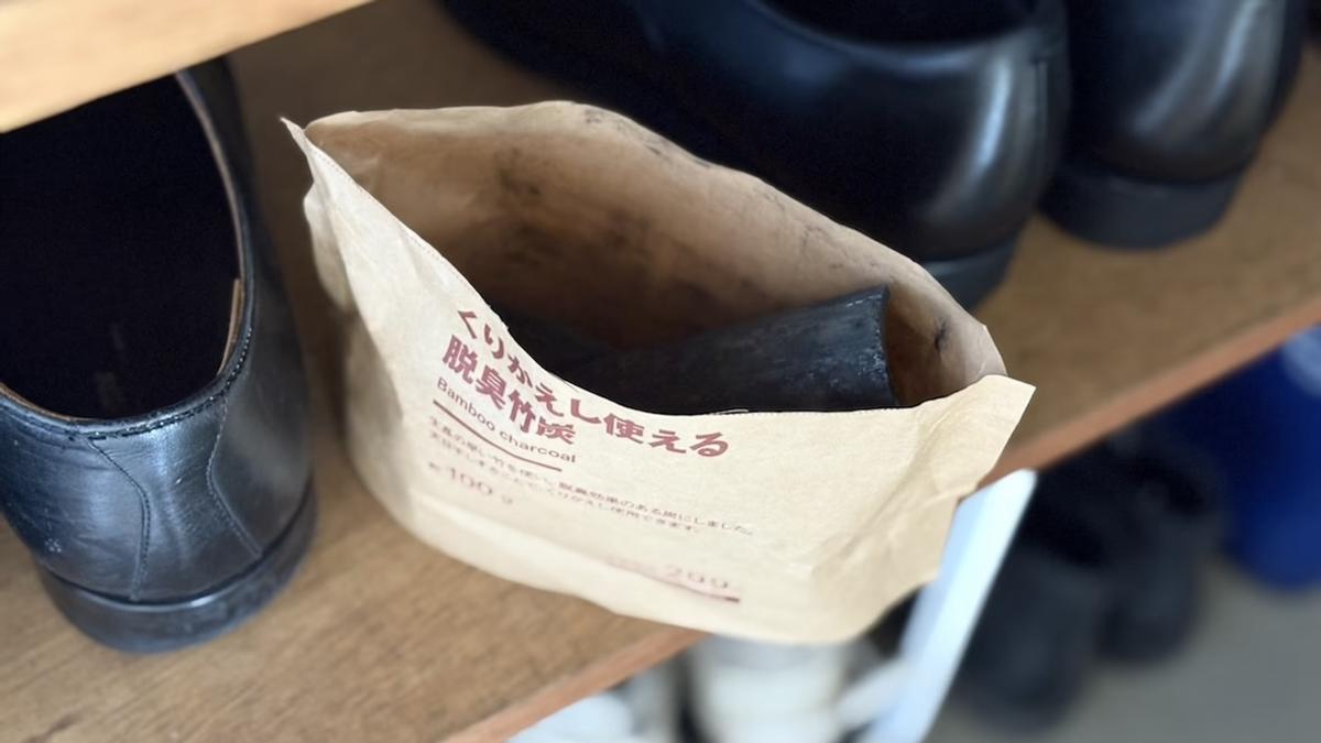 在家中角落放置日本MUJI無印良品「可重複使用除臭竹炭」,潮濕悶臭的異味消失殆盡 在家中角落放置日本MUJI無印良品「可重複使用除臭竹炭」,潮濕悶臭的異味消失殆盡
