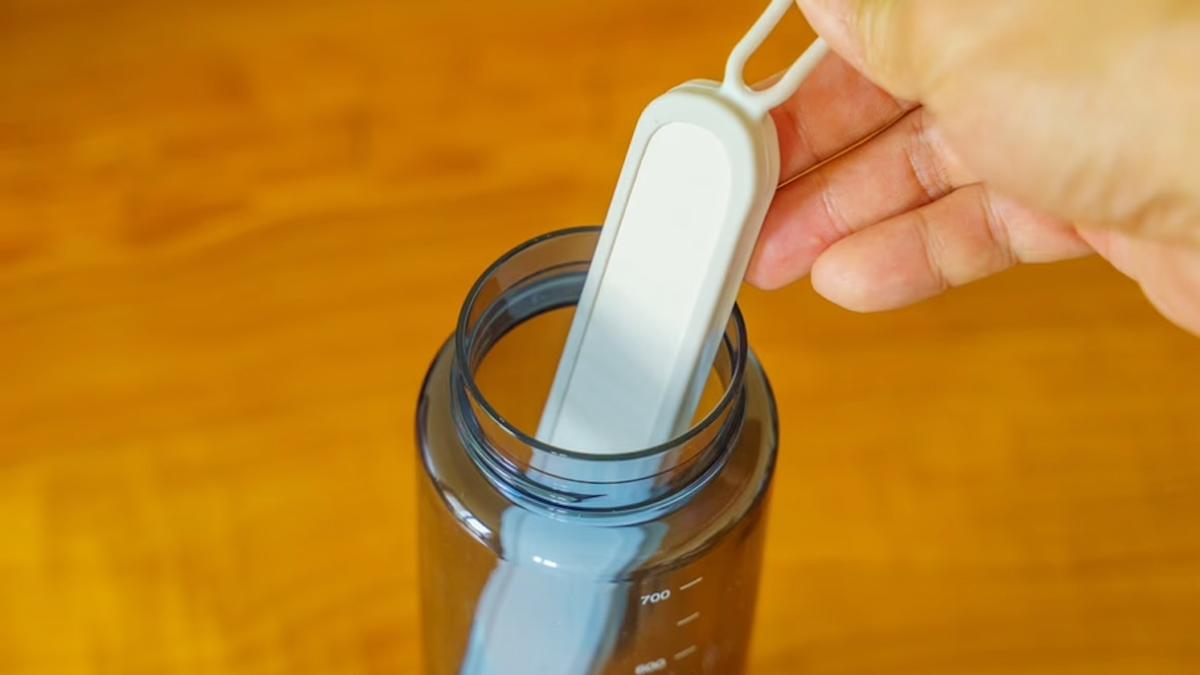 MUJI無印良品「水瓶乾燥棒」有效降低晾乾水瓶的時間，再也不必擔心水瓶晾不乾了
