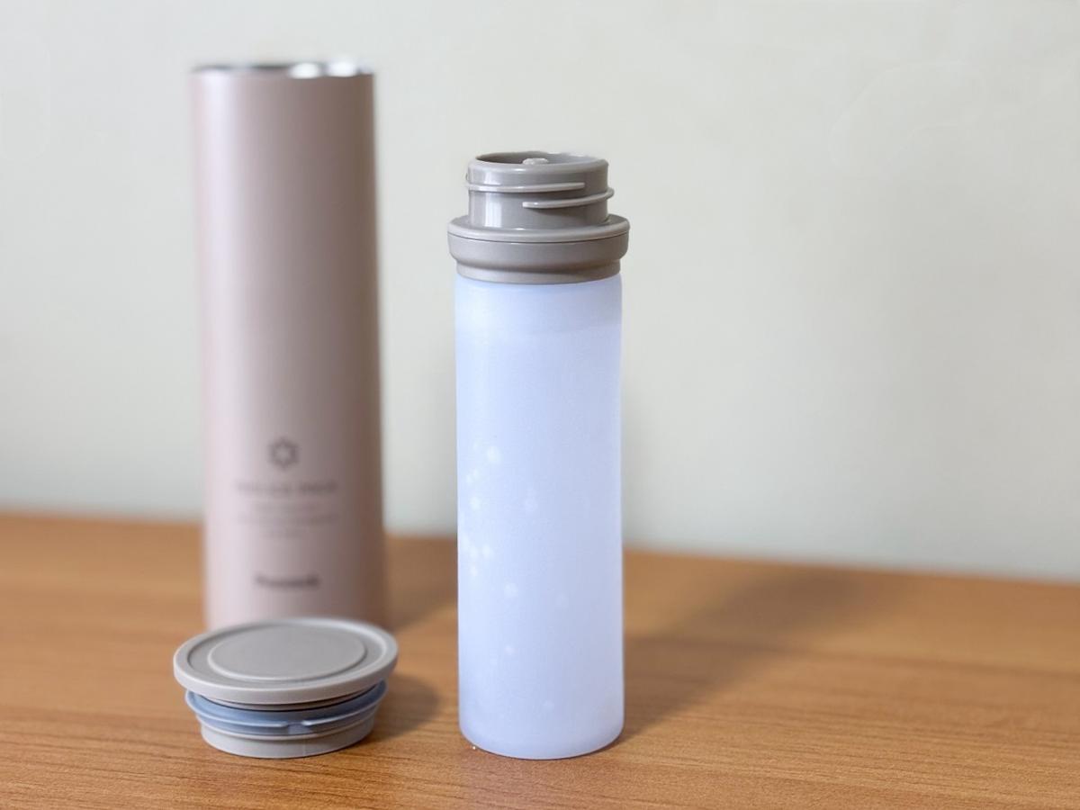 ピーコック「ミニアイスパック」に水を入れた状態