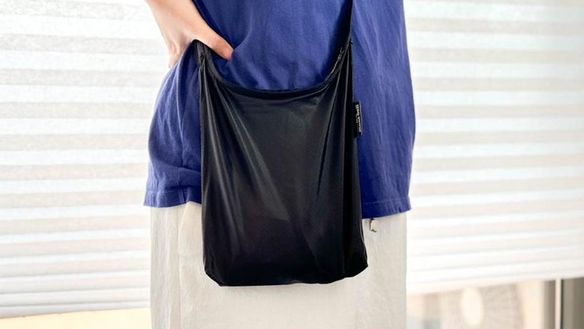折疊後僅耳機盒大小,mont-bell「UL MONO POUCH M輕量收納肩包」是輕量又耐用的斜背包首選 折疊後僅耳機盒大小,mont-bell「UL MONO POUCH M輕量收納肩包」是輕量又耐用的斜背包首選