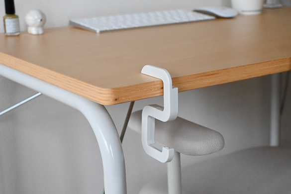 ごちゃつくデスクが生まれ変わった！ フリーランスの私が手放せ