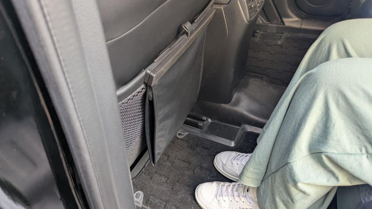 不想在車上放垃圾袋？Howasuto「懸掛式車用垃圾桶」讓車內清爽又省空間