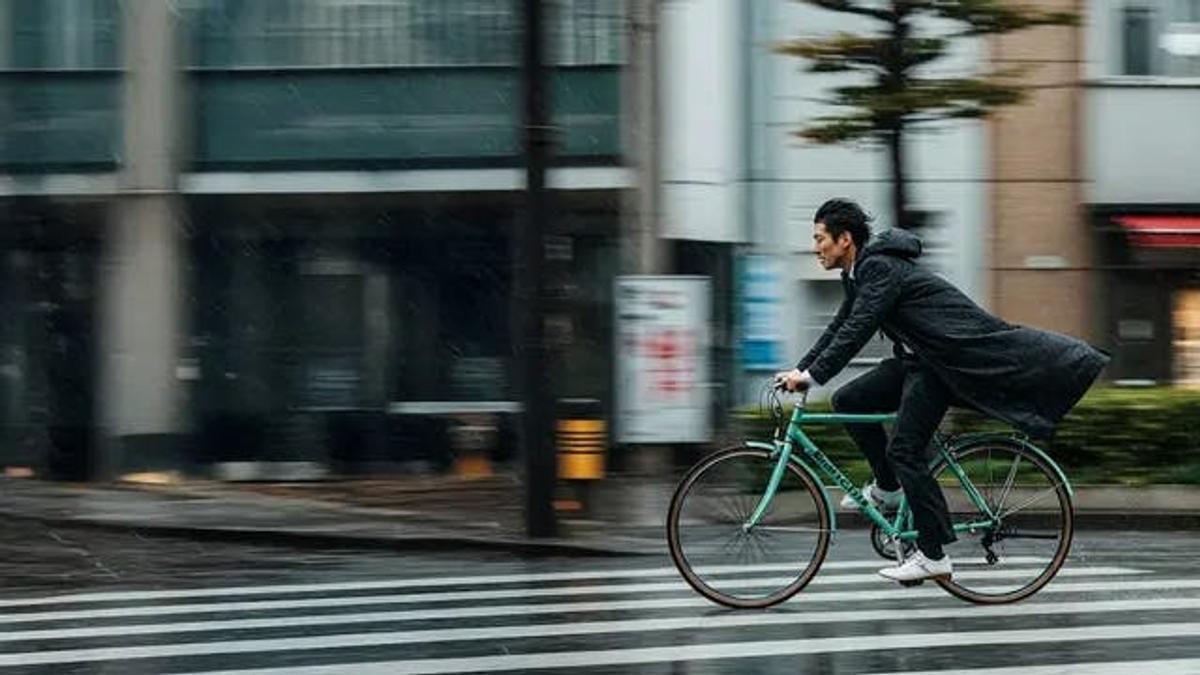 ゴワゴワしない「全天候型コート」が梅雨の時期に活躍するよ