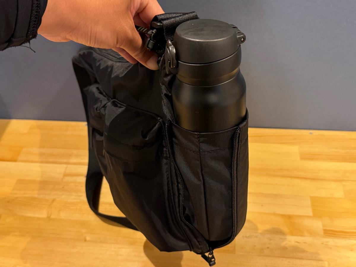 ユニクロ「マルチポケットショルダーバック」