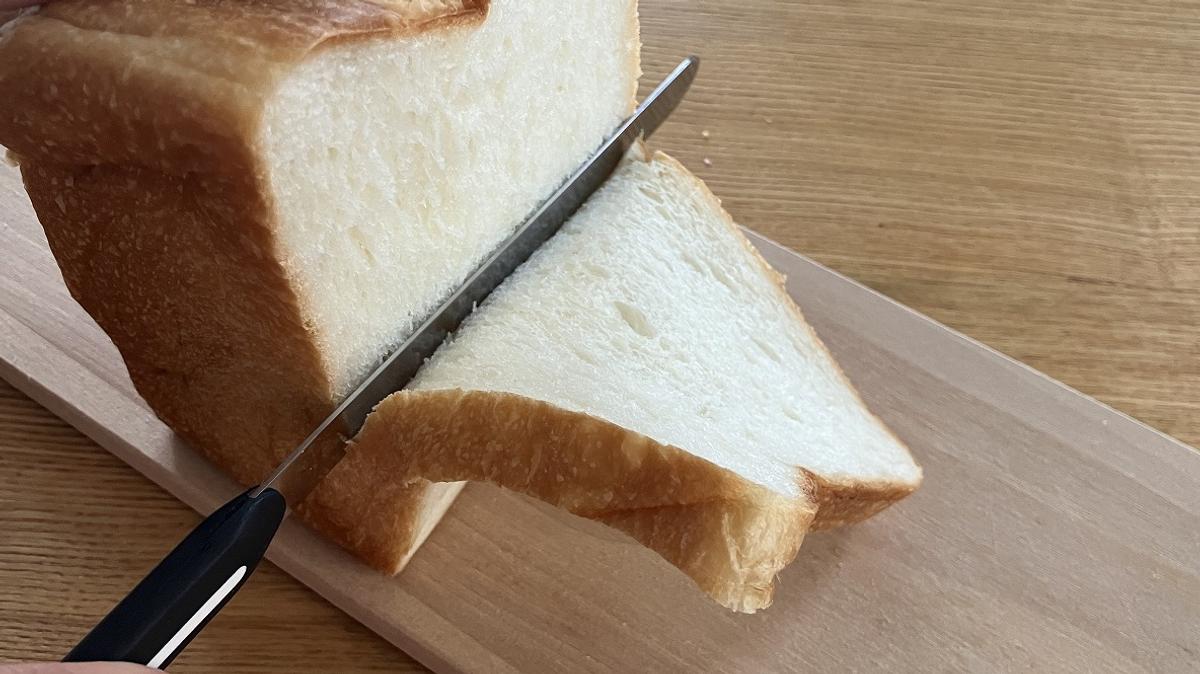 不論食材軟硬,ARCOS「長版餐刀」都能輕鬆切開,緊僅一把就能完全應付大部分的切菜需求 不論食材軟硬,ARCOS「長版餐刀」都能輕鬆切開,緊僅一把就能完全應付大部分的切菜需求