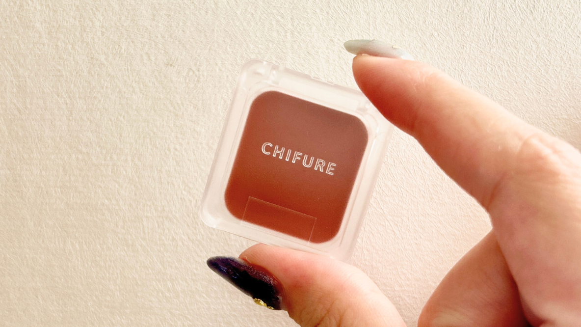 旅行也能快速補妝、打造好氣色，外出化妝包只要有CHIFURE「唇頰兩用膏」就夠了
