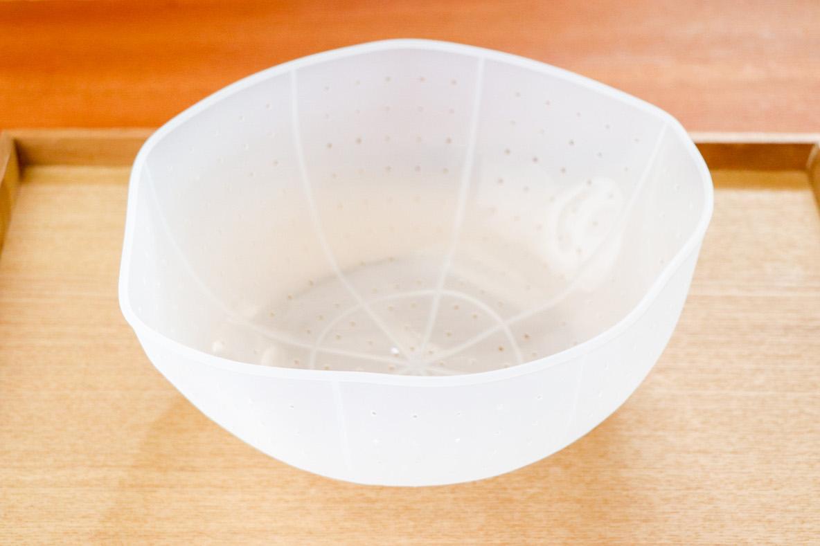 この発想はなかった。1つで3役の「シリコンざる」が、ここまで便利だっ