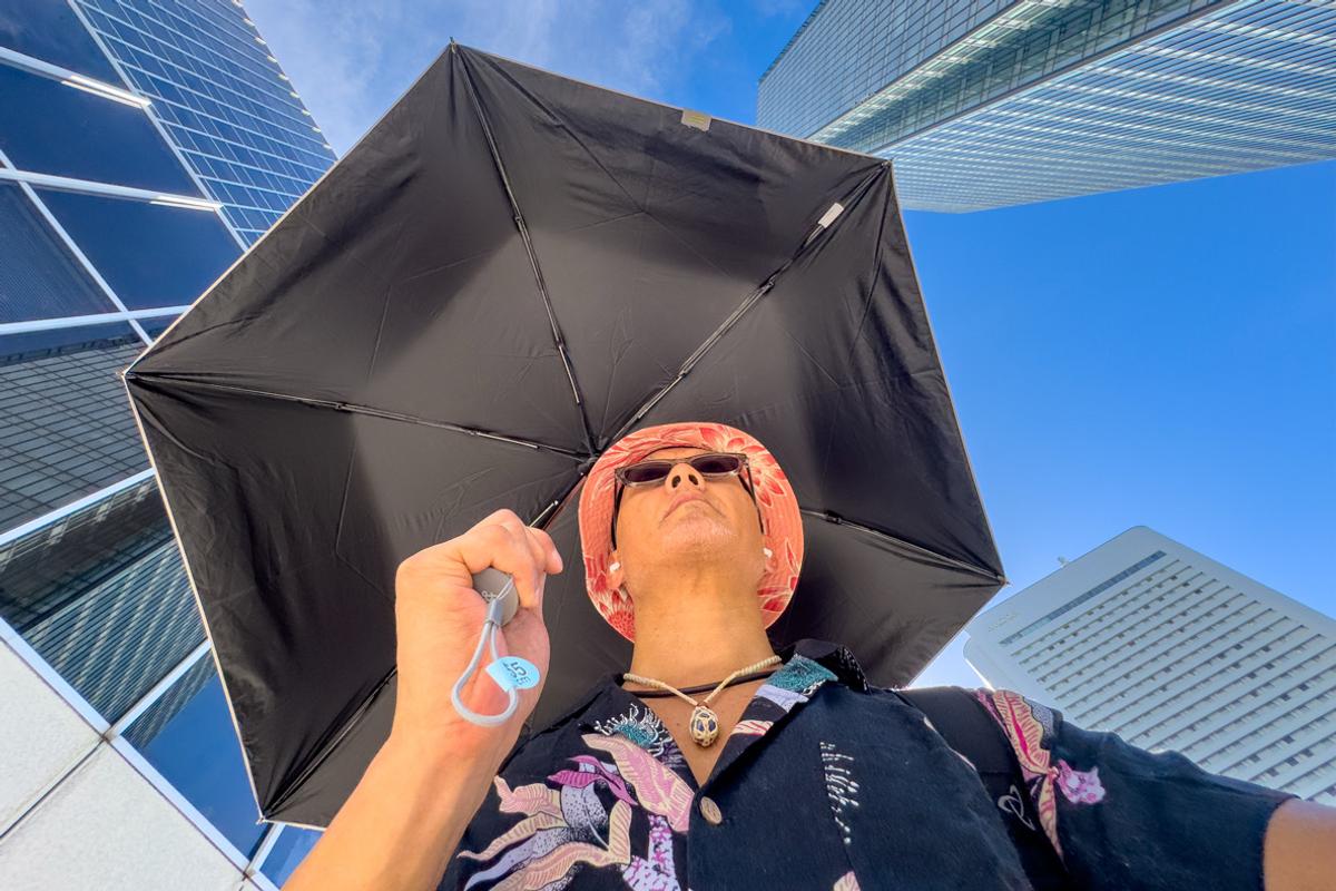 我也曾抗拒撐傘，直到試了這把ZERO BORDER晴雨傘：一撐下去涼2度！