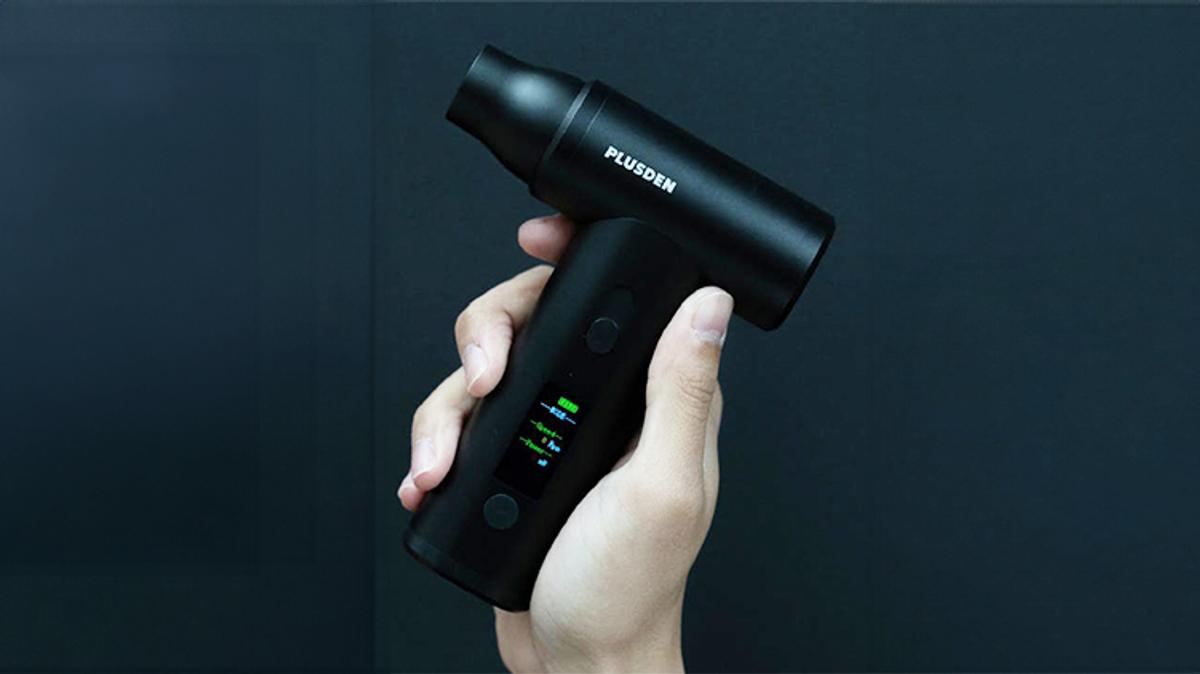 サッと使えるスマホサイズ掃除機。ソファの隙間やサッシのホコリもすぐ 