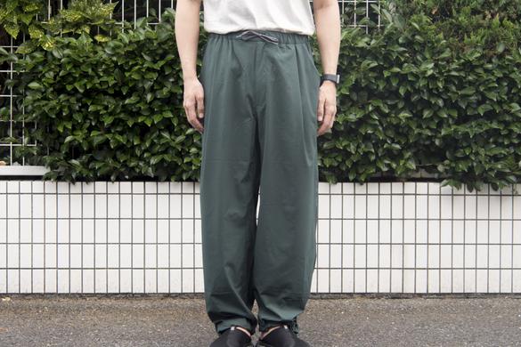 夏の旅、アウトドアアクティビティにはNANGAの「超軽量ロングパンツ 