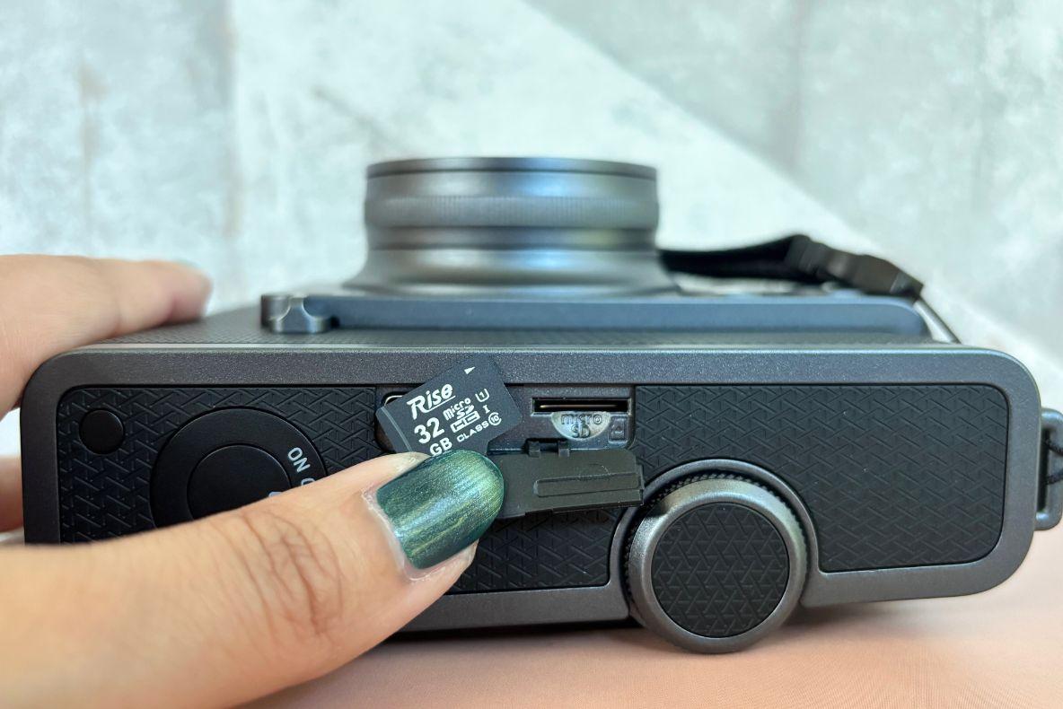 FUJI WIDE コンパクトフィルムカメラ この夏ハマった「富士フイルムの高級チェキ」アナログの楽しさと