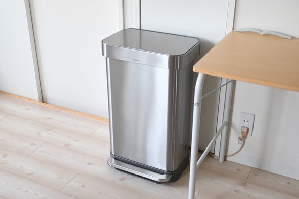 シンプルヒューマンのスタイリッシュなゴミ箱。見た目だけじゃなく