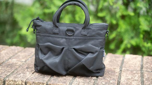 荷物でかさばる毎日、助けてくれたのは「ミリタリー発想の小型バッグ 