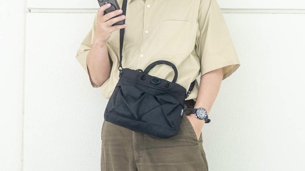 荷物でかさばる毎日、助けてくれたのは「ミリタリー発想の小型バッグ