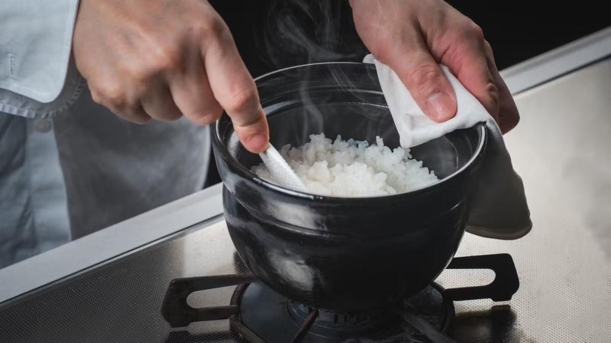 有田焼の老舗が本気でつくった「失敗しない土鍋」 | ROOMIE（ルーミー）