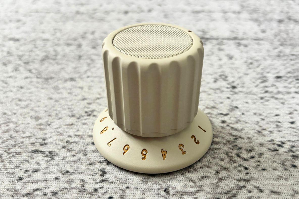 BRUNOの“つまみ”みたいなスピーカー。使ってみたら、機能がシンプルで