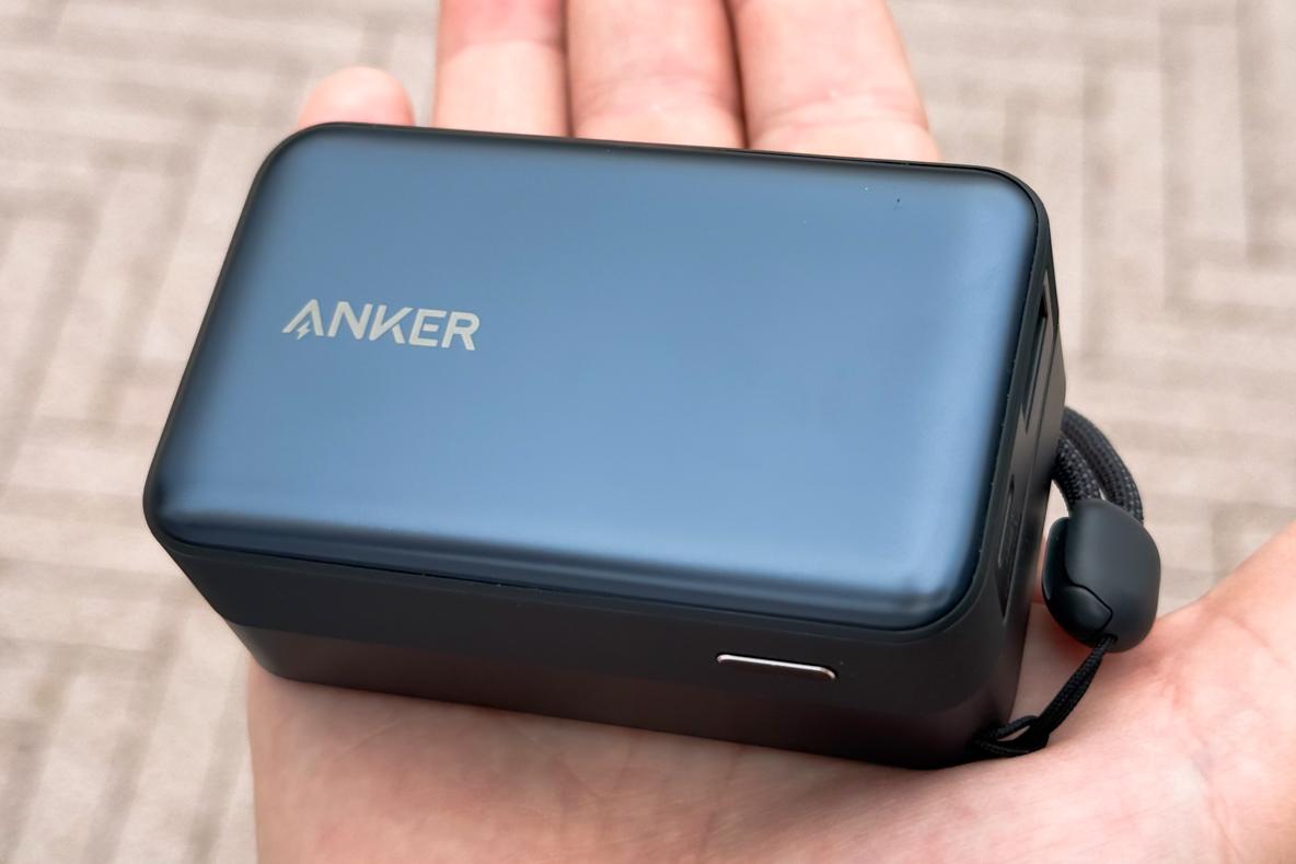 ケーブル忘れ、卒業します。Ankerの“巻取り式”モバイルバッテリーで