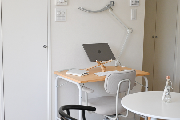 フリーランスの私の仕事デスク。無印良品なら「3万円以下」で作業