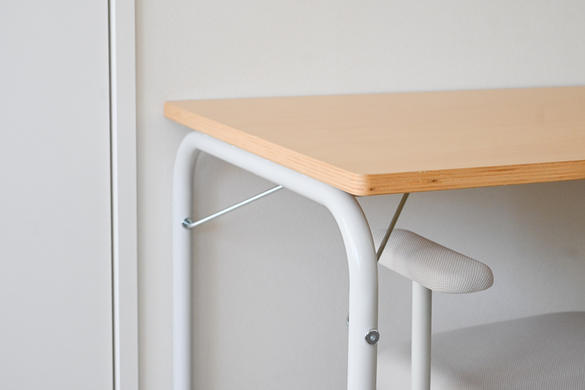 フリーランスの私の仕事デスク。無印良品なら「3万円以下」で作業