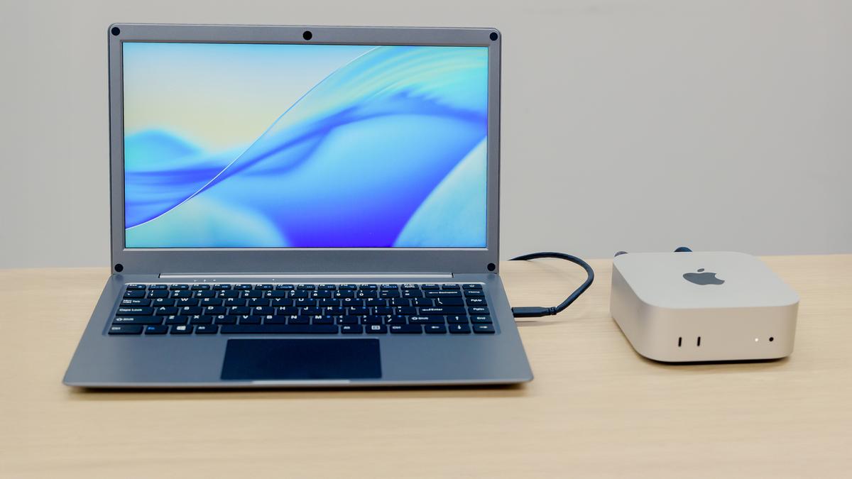 Mac Miniが外で使いやすくなった！ キーボード付きモバイルモニターは 