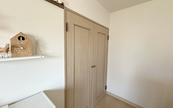 ぼん家具」スライド棚で、押入れが超すっきりするよ | ROOMIE（ルーミー）
