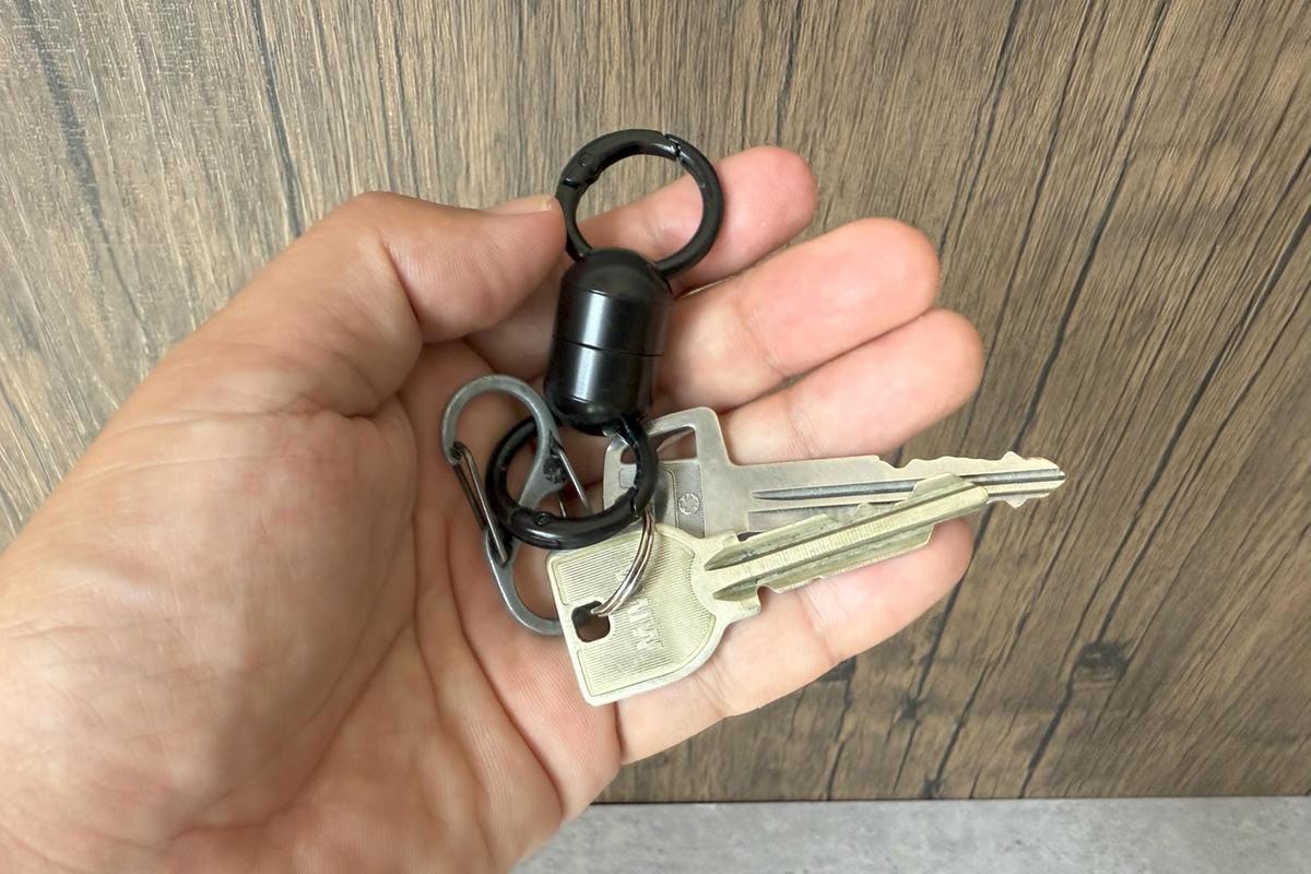 マグニ　玄関前まで 玄関ドアが鍵の定位置に。このマグネットコネクター、もっと早く