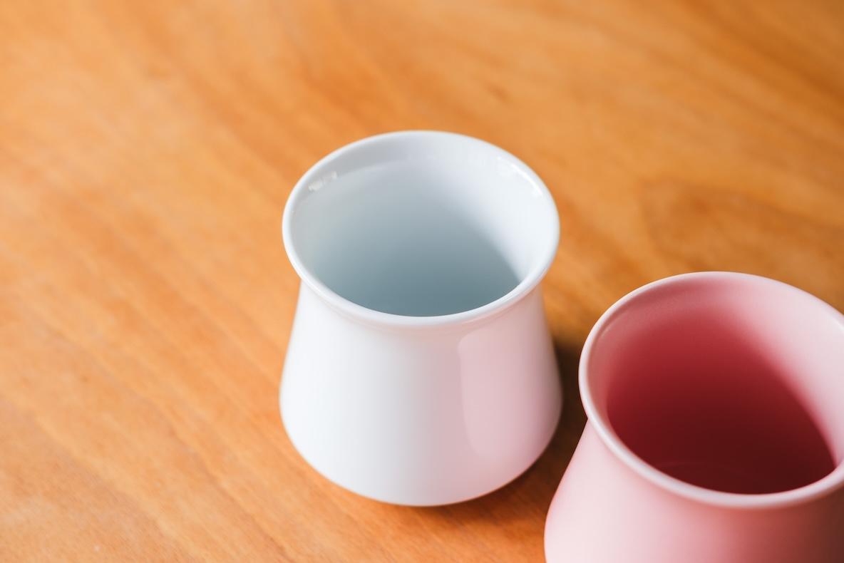 カップの色で本当にコーヒーの味が変わるとは…！「不思議なこれ」で