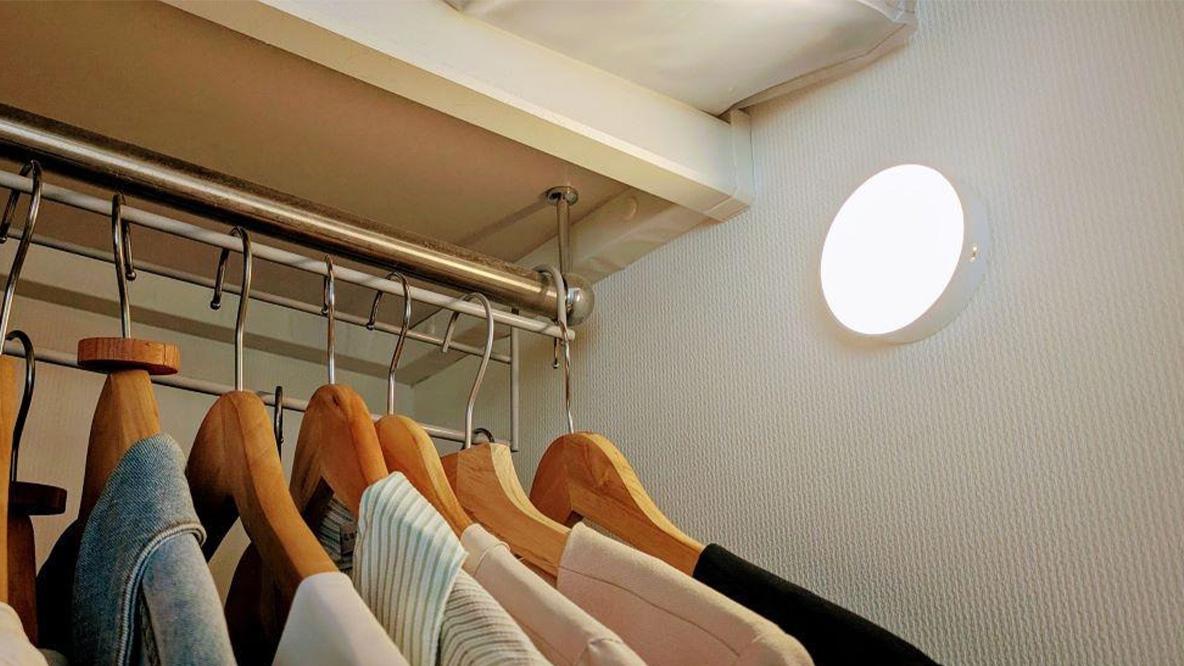 楽天で見つけた人感センサーライト。家の中の「あとちょっと明るく