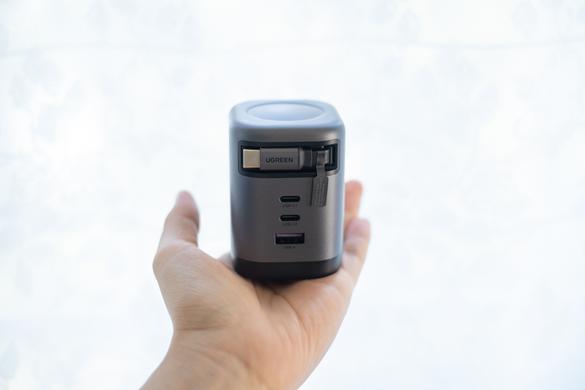 ケーブル忘れた」がついに解決！コレ1つで全部オッケーな充電器で 