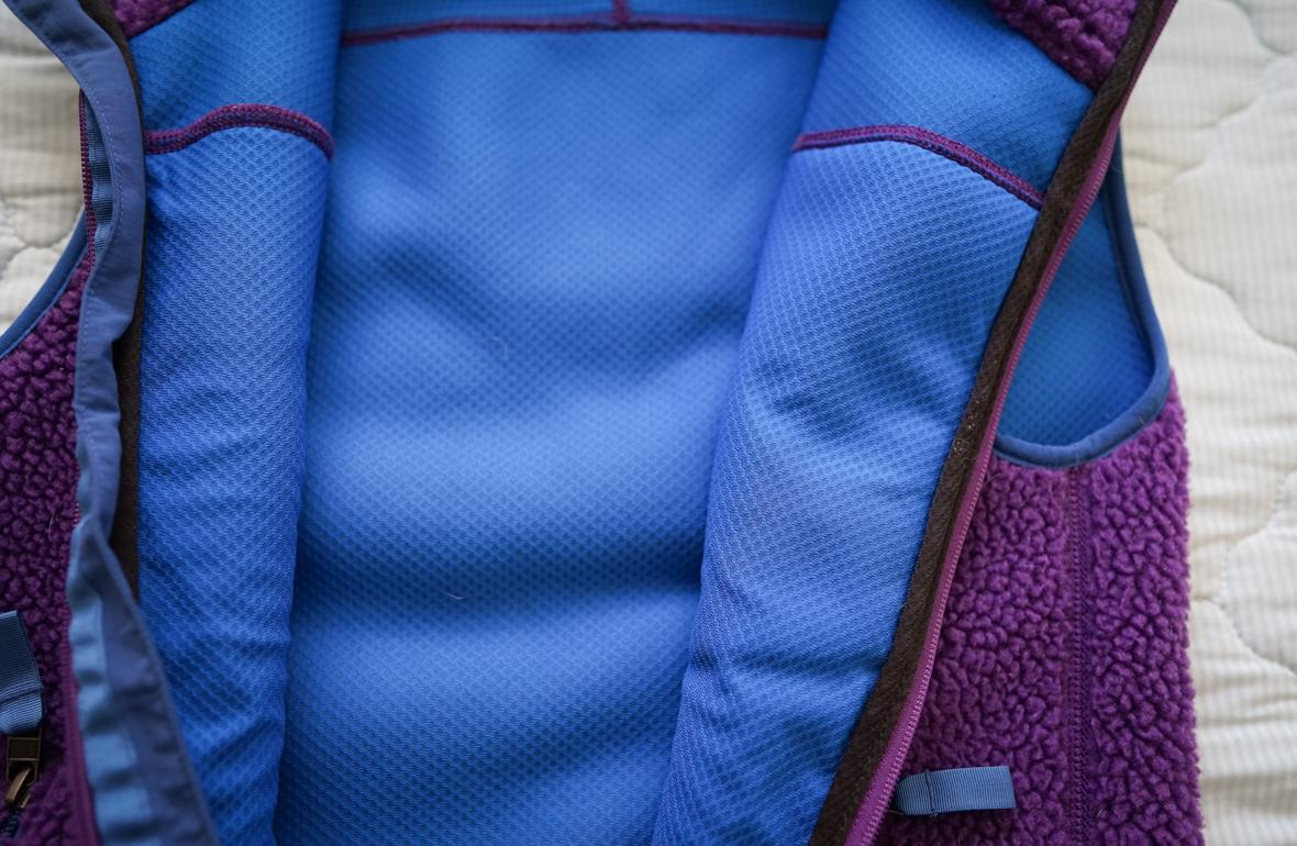 パタゴニアのクラシックレトロXベスト。毎年色違いを買い足したく