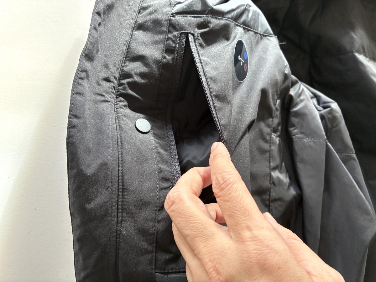 ワークマン「XShelter　断熱α防水防寒ジャケット」