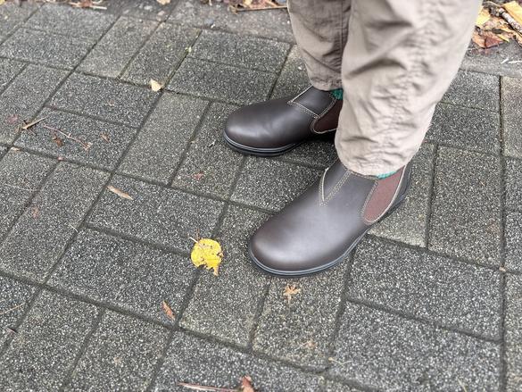 Blundstoneの万能ローカット。ブーツとスニーカーのイイとこ取りで、秋